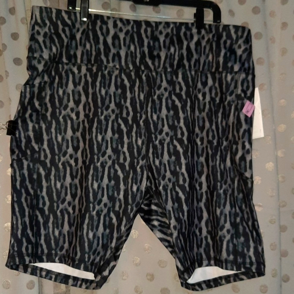 LEG3ND Active Black Cheetah Shorts 3XL NWT